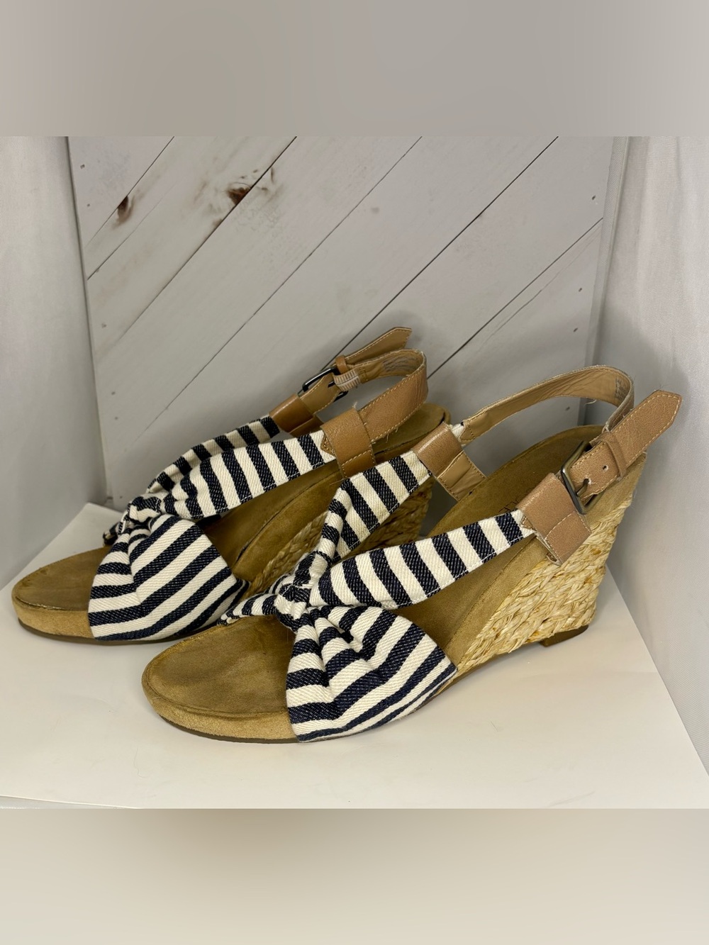 AEROSOLES : Plush Pillow Navy Striped Espadrille Wedge Sandals Size 9